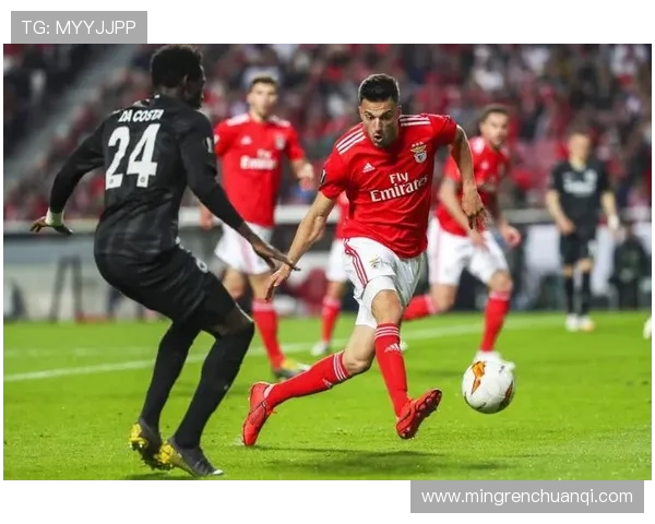 本菲卡与强敌对决 展现顶级球队风采与激烈赛场对抗 本菲卡与强敌对决 展现顶级球队风采与激烈赛场对抗