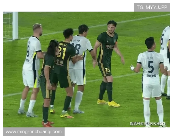 武汉三镇鏖战绿茵赛场激烈对决展现球队技战术与城市荣耀争锋 武汉三镇鏖战绿茵赛场激烈对决展现球队技战术与城市荣耀争锋